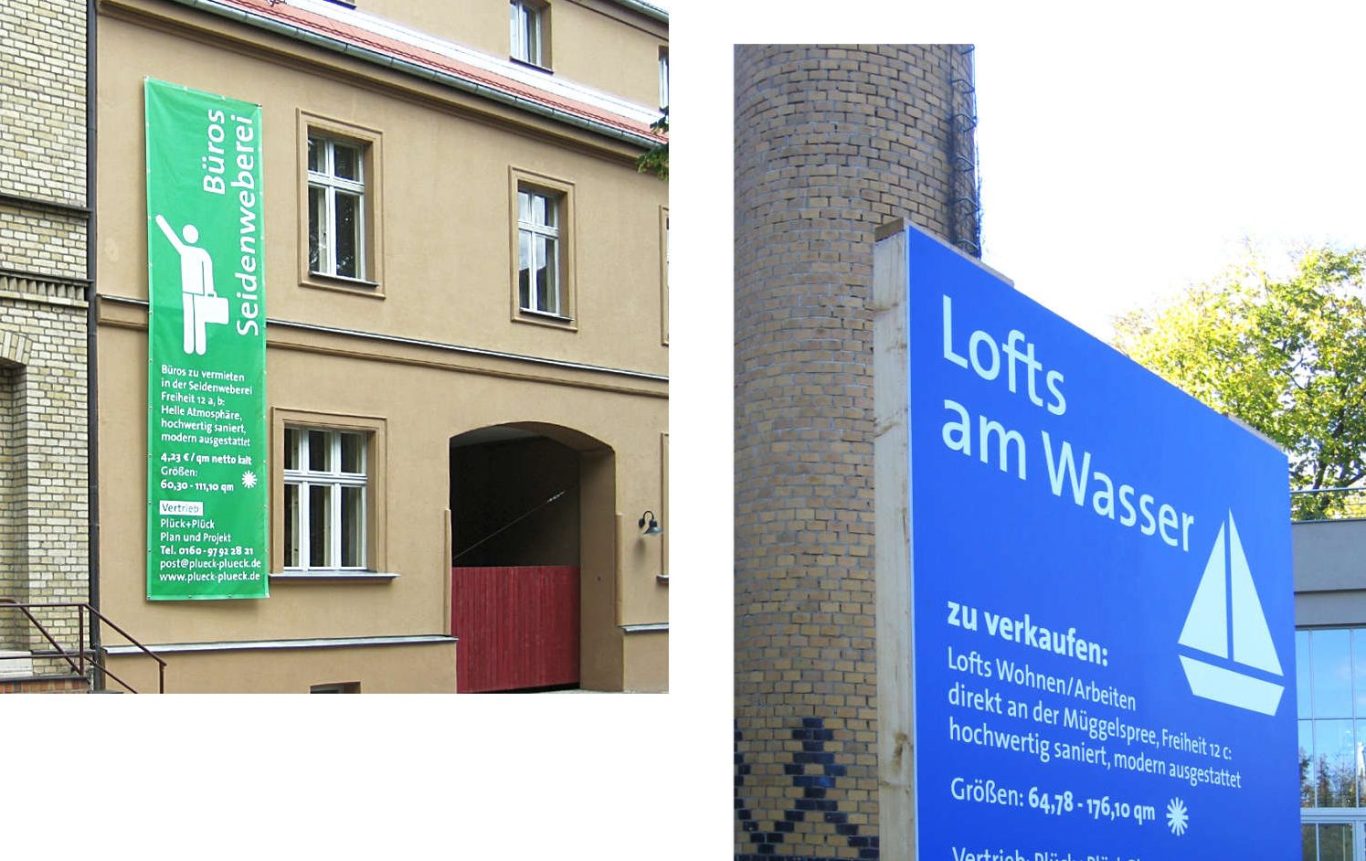 Design Bannerwerbung Immobilienkommunikation Plück und Plück Berlin Grünes Banner am Gebäude und eine blaue Tafel mit Piktogramm und Text über Lofts am Wasser.