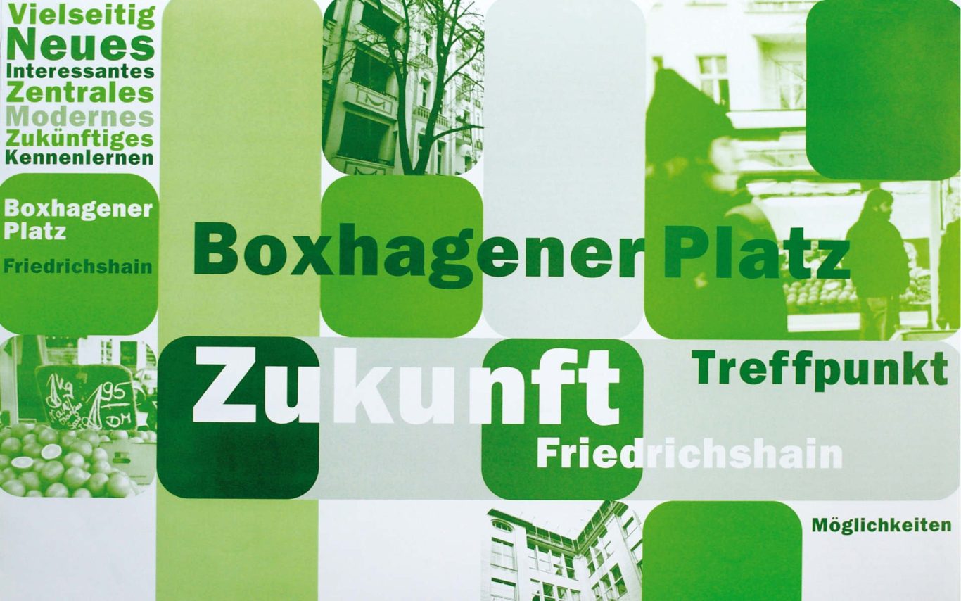 Gestaltung Infoplakate für das Quartiersbüro Boxhagener Platz Berlin Friedrichshain Plakat mit Text auf grünen Hintergründen: "Boxhagener Platz" und "Zukunft".